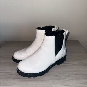 Sorel White and Black Ankle Boots